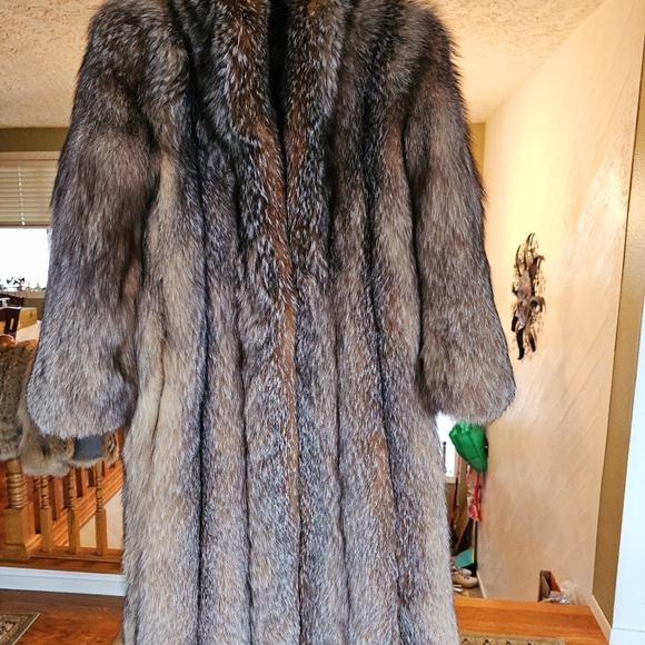 Silver Fox Fur Stroller, I Magnin - Picture 4 of 9